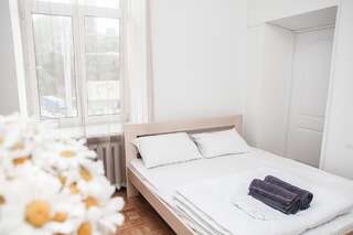 Хостелы Galactic Globus Киев Двухместный номер с 1 кроватью и собственной ванной комнатой-2